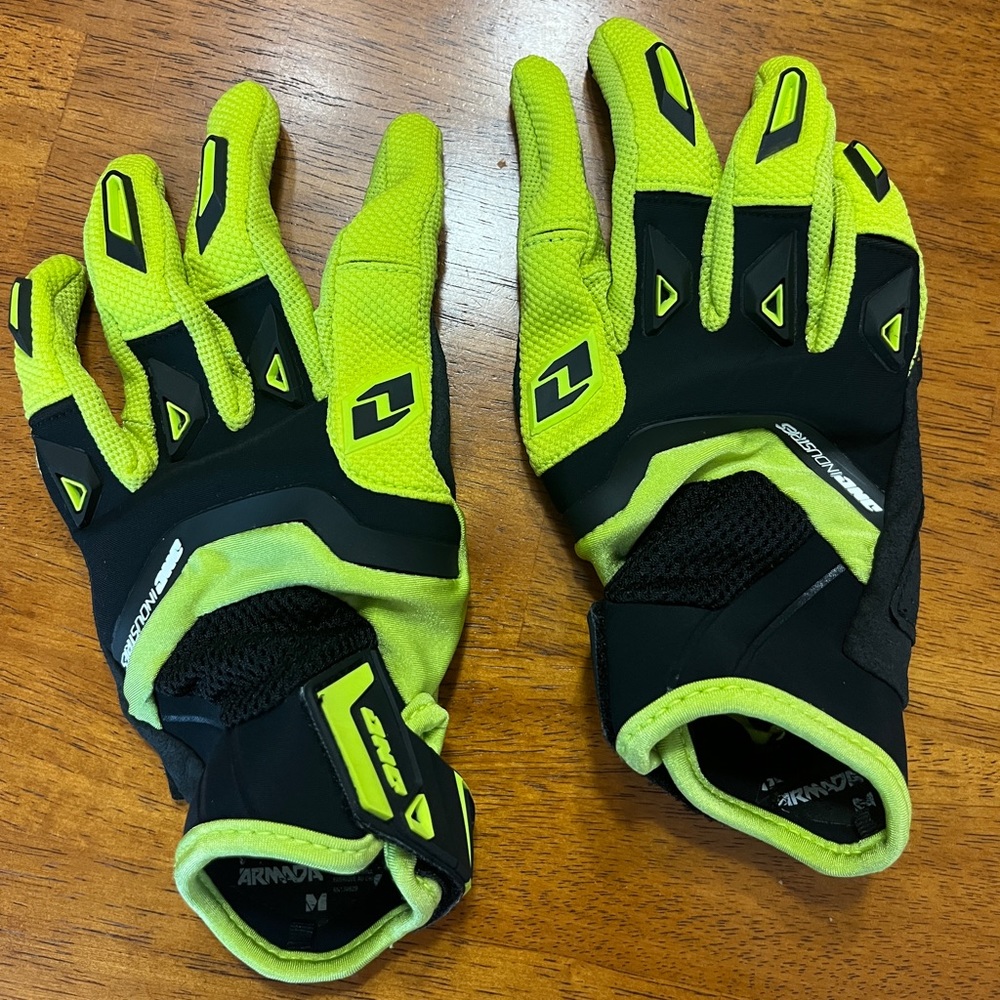 Armada ATV Gloves Size M